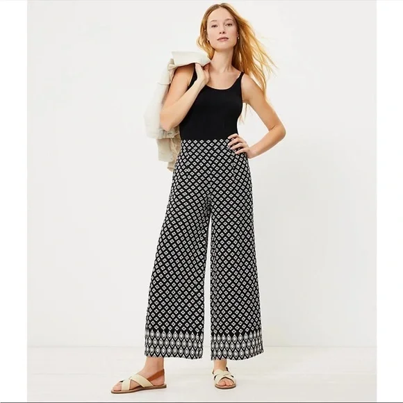 LOFT Wide Leg Pants The Pull On Black White Geometric Cropped Small Petite - Picture 2 of 13